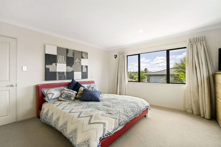 Photo of property in 8a Lupetti Rise, West Harbour, Auckland, 0618