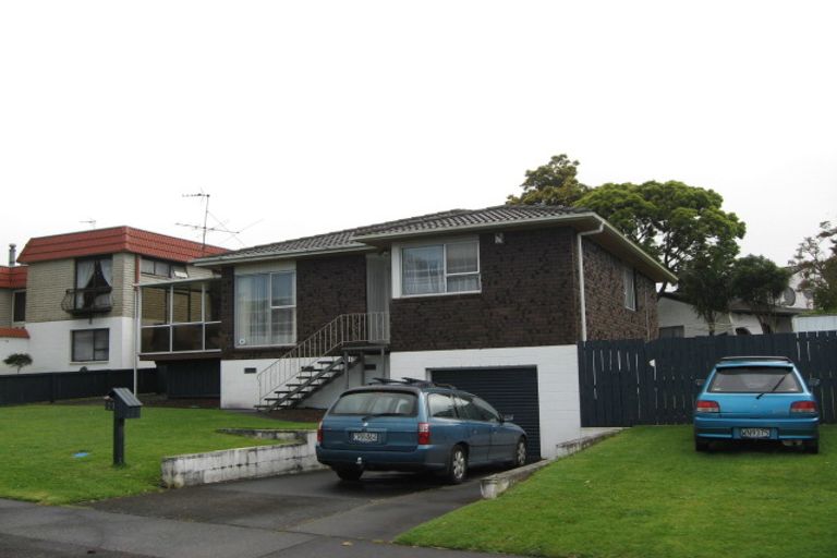 Photo of property in 21 Balgowan Terrace, Conifer Grove, Takanini, 2112