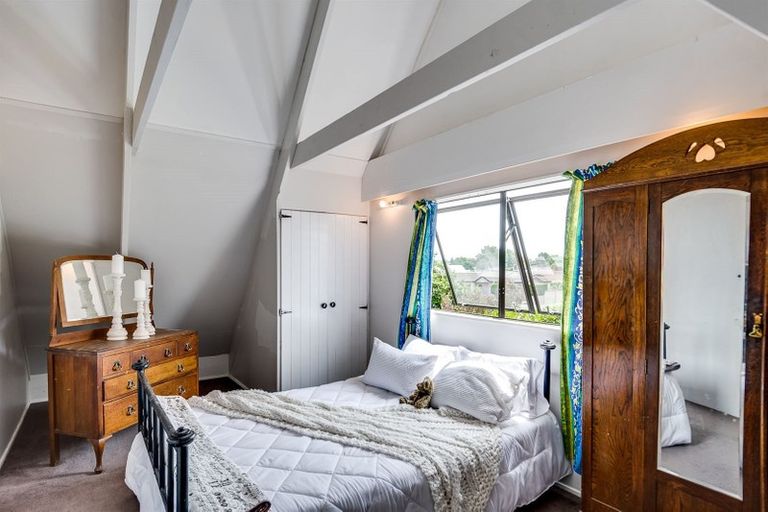 Photo of property in 141 Tait Drive, Greenmeadows, Napier, 4112