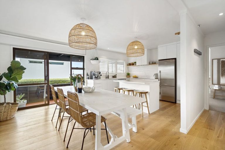 Photo of property in 2/10 Merani Street, Narrow Neck, Auckland, 0622