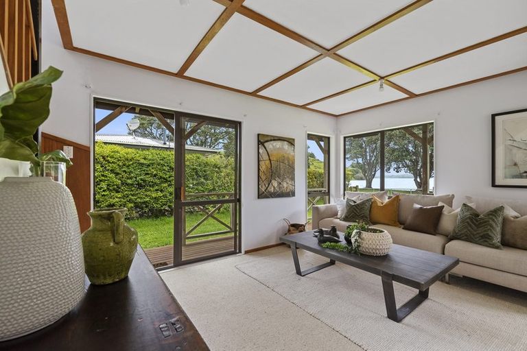 Photo of property in 80 Clinton Road, Tawharanui Peninsula, Matakana, 0986