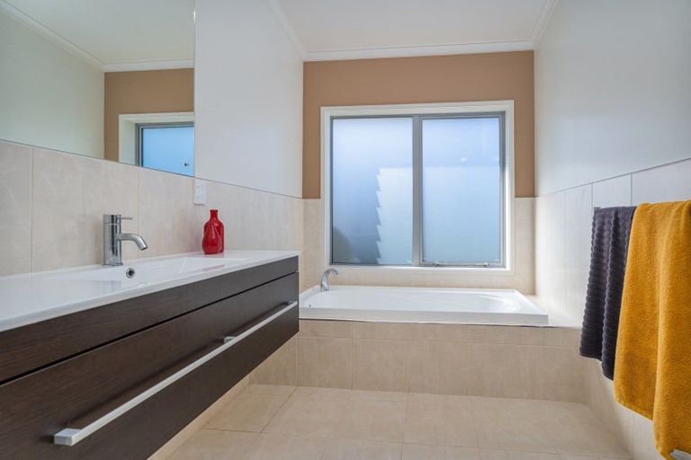 Photo of property in 16 Tironui Place, Whitianga, 3510