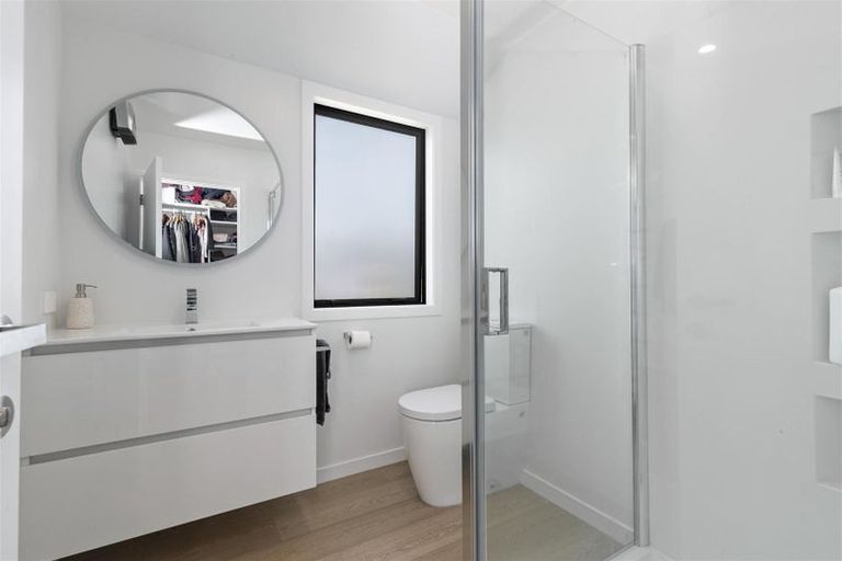 Photo of property in 8 Grandview Road, Lake Hawea, 9382