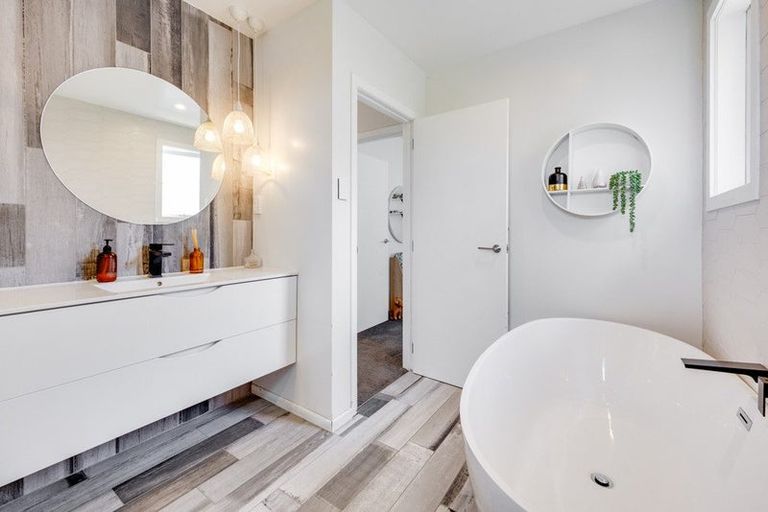 Photo of property in 95 Royal Road, Massey, Auckland, 0614