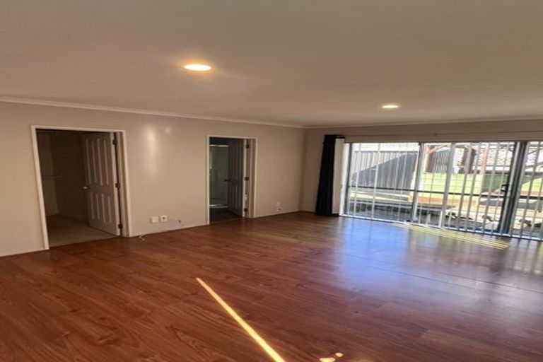 Photo of property in 1 Claremont Way, East Tamaki Heights, Auckland, 2016