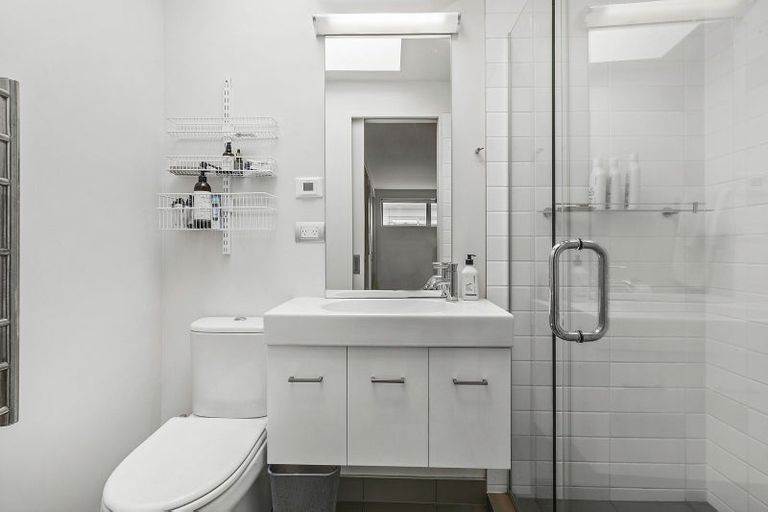 Photo of property in 1/38 Ferry Street, Seatoun, Wellington, 6022