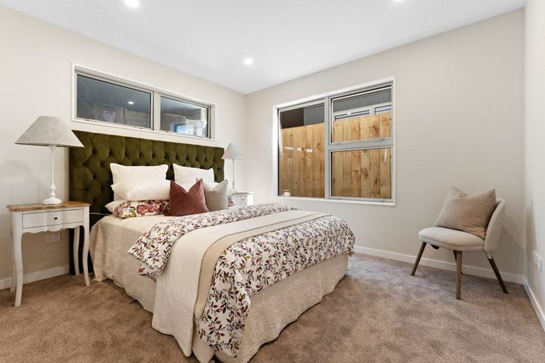 Photo of property in 45 Chamberlain Road, Massey, Auckland, 0614