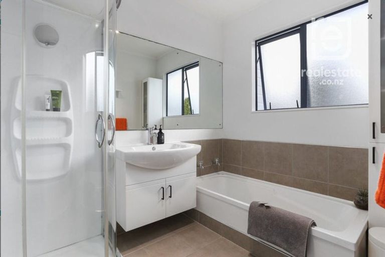 Photo of property in 17 Longview Rise, Massey, Auckland, 0614