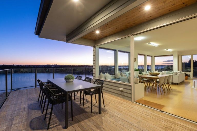 Photo of property in 52 Beauvoir Avenue, Matakatia, Whangaparaoa, 0930