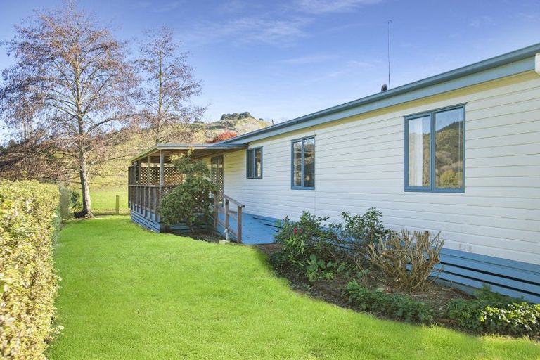 Photo of property in 911 Kanakanaia Road, Whatatutu, Te Karaka, 4091