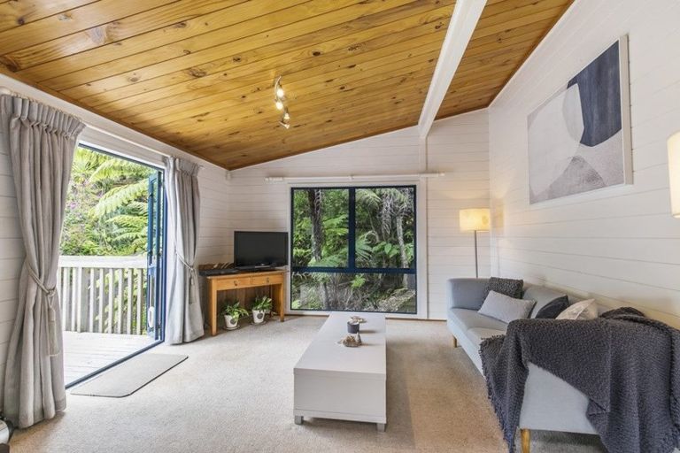 Photo of property in 98 Hadfield Street, Beach Haven, Auckland, 0626