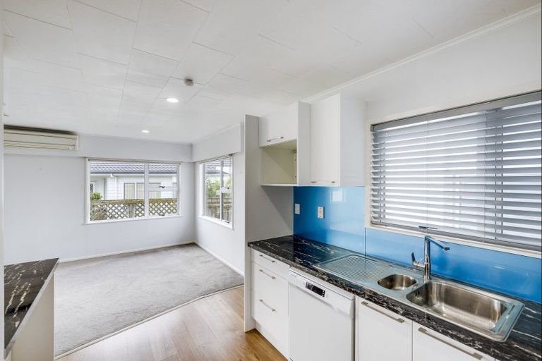 Photo of property in 4 Upham Crescent, Taradale, Napier, 4112