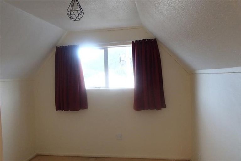 Photo of property in 27 Awamutu Grove, Waiwhetu, Lower Hutt, 5010