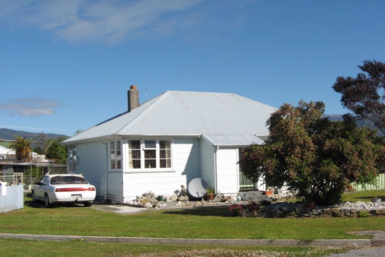 Photo of property in 70 Wakefield Street, Westport, 7825