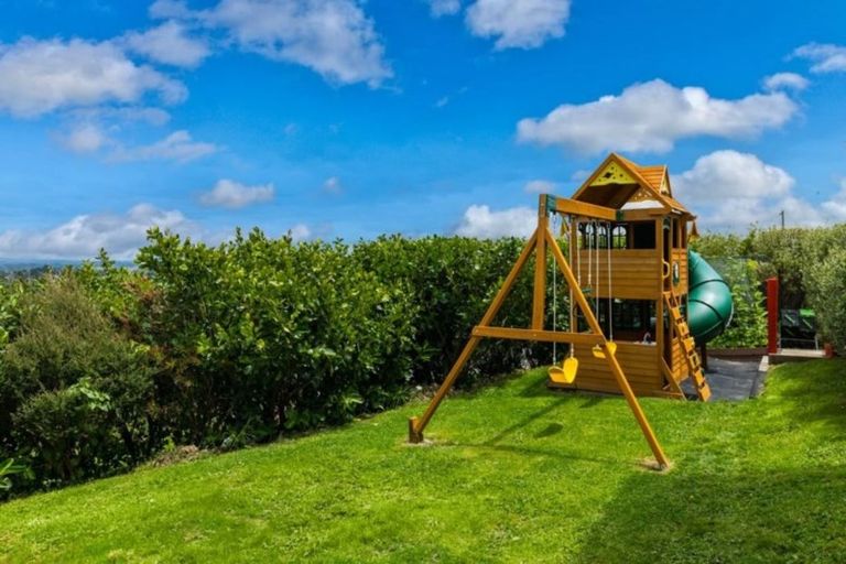 Photo of property in 84 Kittiwake Drive, Schnapper Rock, Auckland, 0632