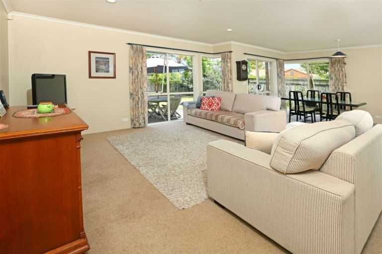 Photo of property in 10 Hillwell Drive, Henderson, Auckland, 0612