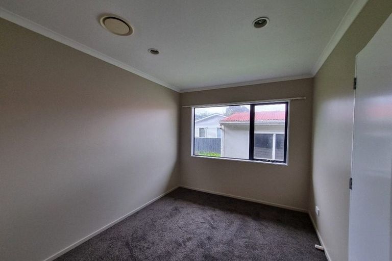 Photo of property in 100a Cobham Crescent, Kelston, Auckland, 0602