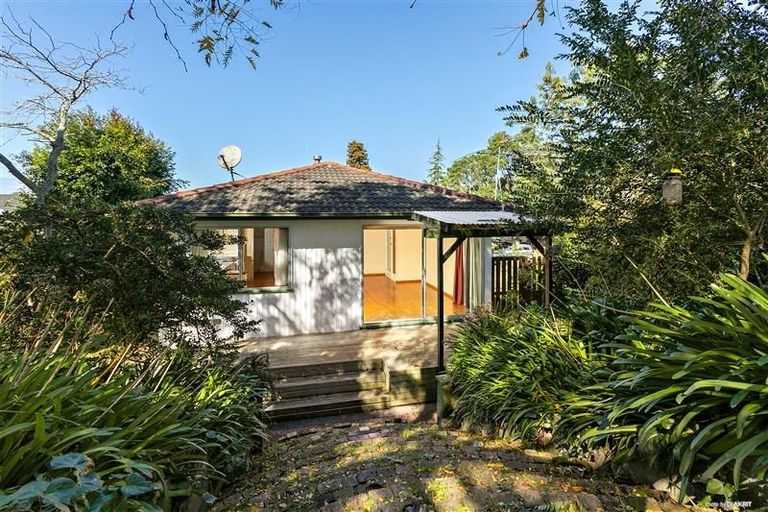 Photo of property in 5 Temuri Place, Glendene, Auckland, 0602