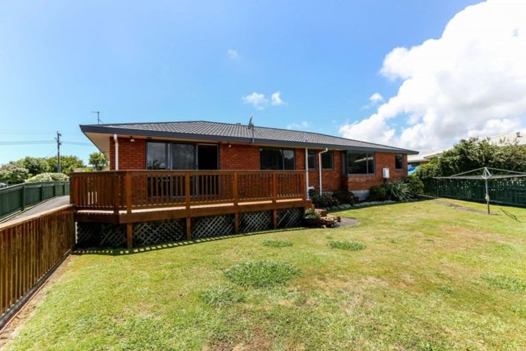 Photo of property in 68 Wairau Road, Oakura, 4314
