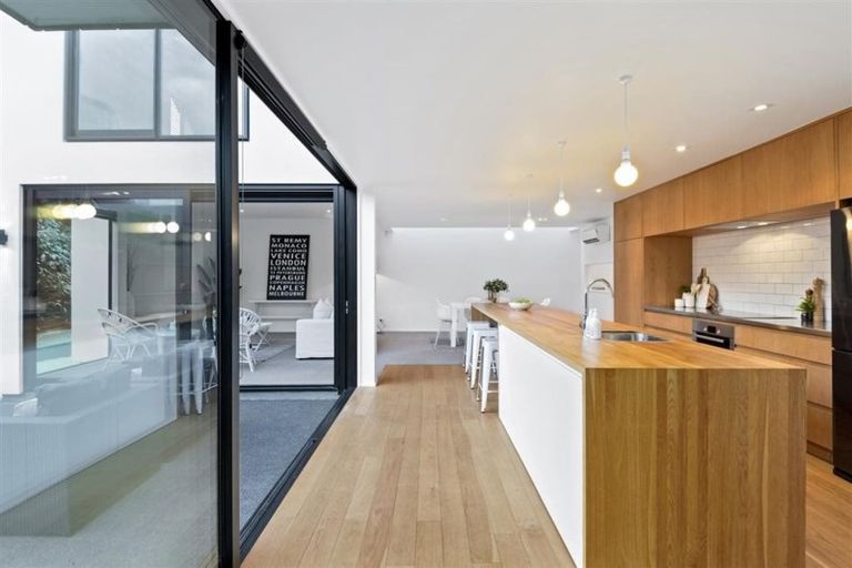 Photo of property in 22 Office Road, Merivale, Christchurch, 8014