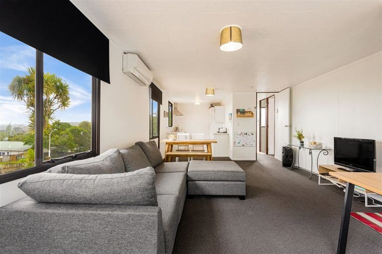 Photo of property in 3 Maywood Crescent, Glen Eden, Auckland, 0602