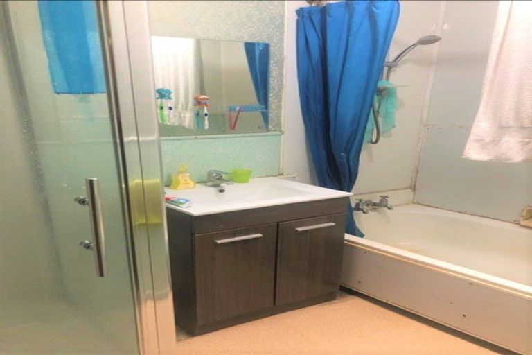 Photo of property in 77a Russell Road, Manurewa, Auckland, 2102