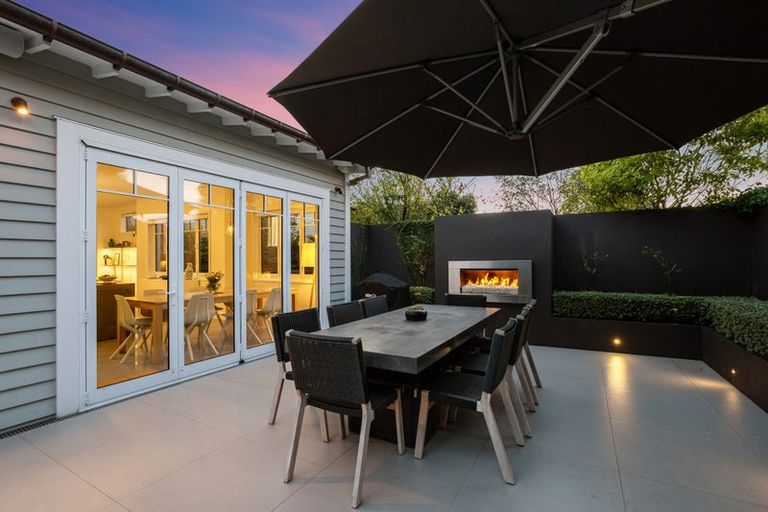 Photo of property in 15 Nikau Street, Eastbourne, Lower Hutt, 5013