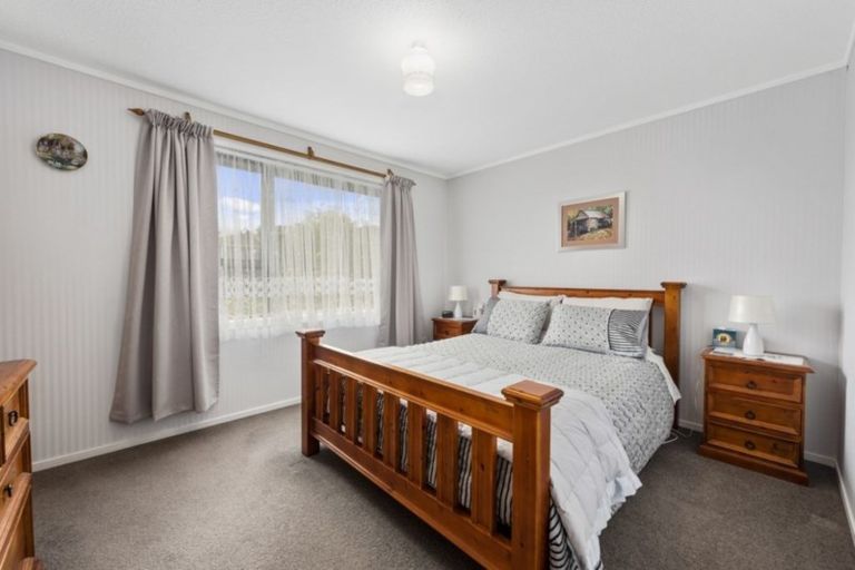 Photo of property in 40 Seymour Grove, Kingsley Heights, Upper Hutt, 5018