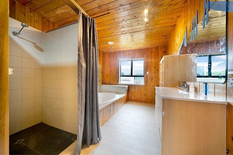 Photo of property in 19 Cobham Crescent, Kelston, Auckland, 0602