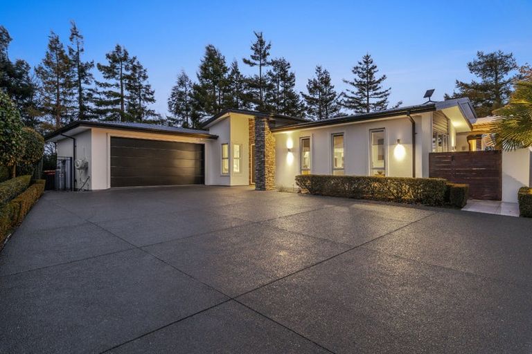 Photo of property in 43 Oakgrove Drive, Rangiora, 7400