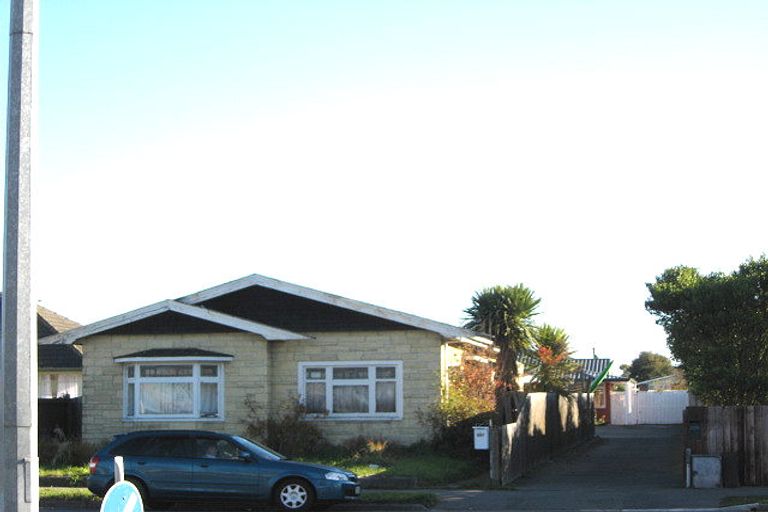 Photo of property in 2/207 Main North Road, Redwood, Christchurch, 8051