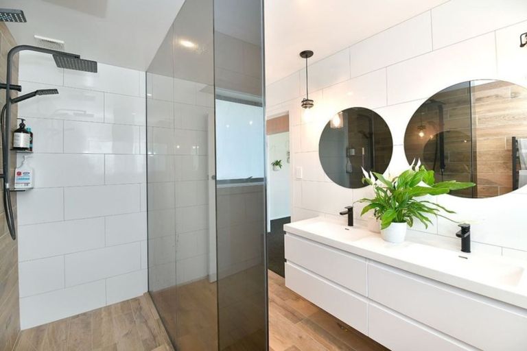 Photo of property in 8 Sunrise Boulevard, Snells Beach, 0920