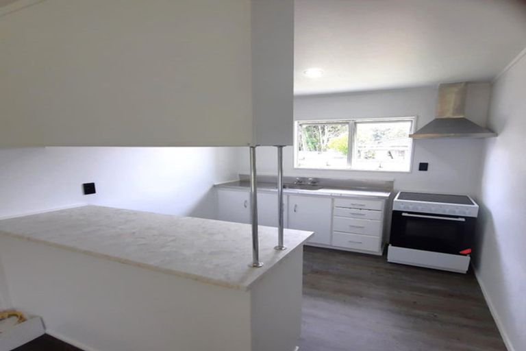 Photo of property in 2/27 Mon Desir Place, Manurewa, Auckland, 2102