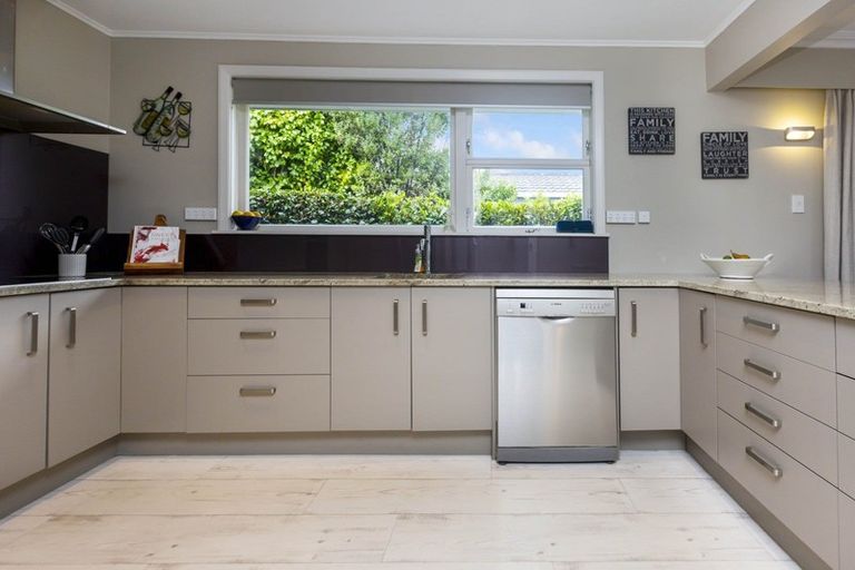 Photo of property in 50 Wai-iti Crescent, Woburn, Lower Hutt, 5010