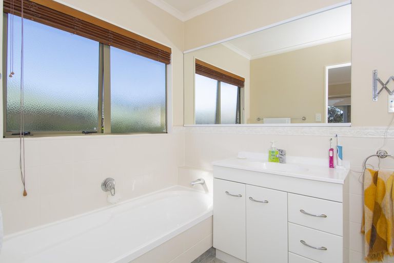 Photo of property in 1 Peregrine Place, Welcome Bay, Tauranga, 3112