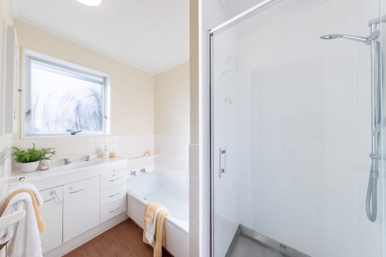 Photo of property in 26 Gloaming Hill, Titahi Bay, Porirua, 5022