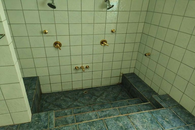 Photo of property in 1008c East Coast Road, Fairview Heights, Auckland, 0630