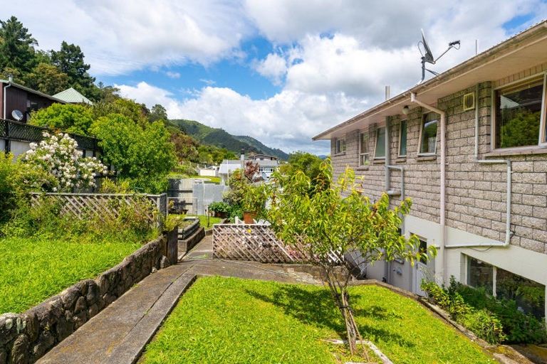 Photo of property in 61 Milton Terrace, Picton, 7220