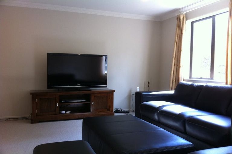 Photo of property in 24 Catlins Place, Fairview Heights, Auckland, 0632