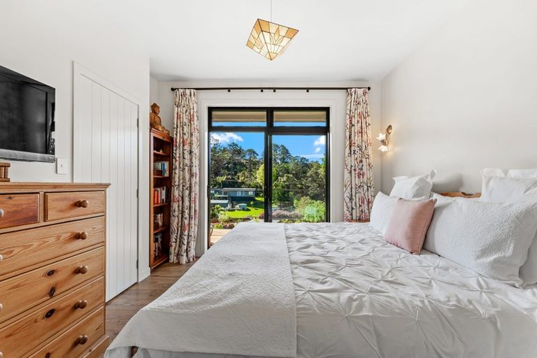 Photo of property in 5b Hobbs Road, Matakatia, Whangaparaoa, 0930