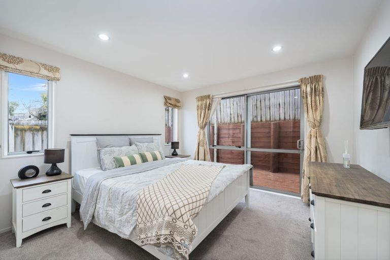 Photo of property in 9 Cityview Place, Massey, Auckland, 0614
