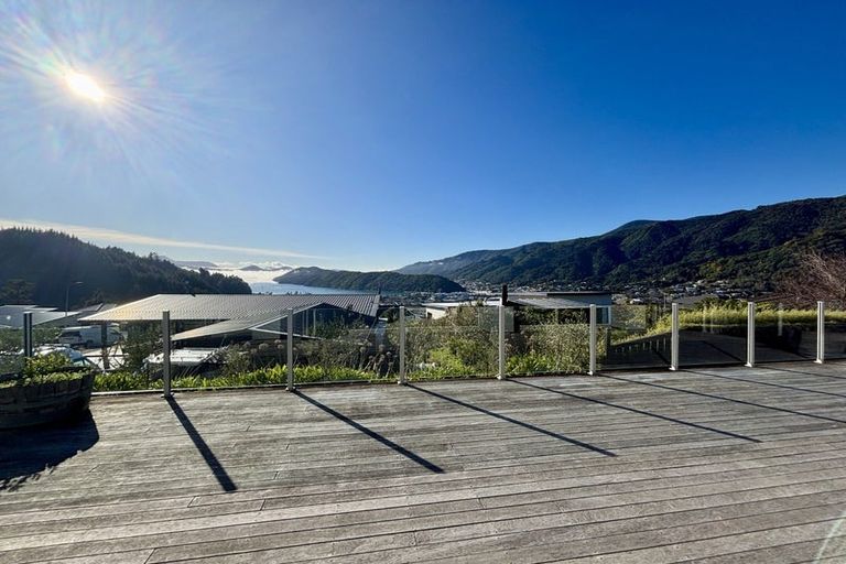 Photo of property in 33 Harbour View Heights, Picton, 7220