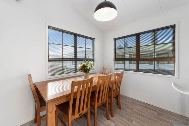 Photo of property in 8 Taurus Place, Kawaha Point, Rotorua, 3010