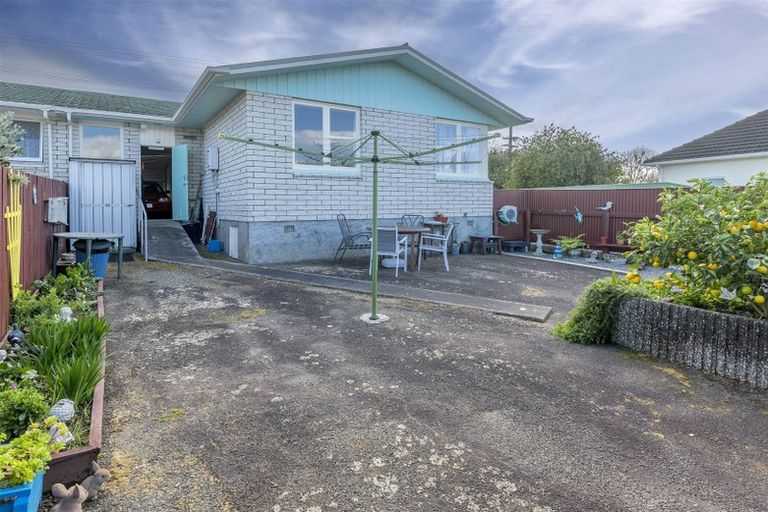 Photo of property in 140 Winchester Street, Levin, 5510