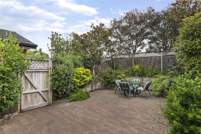 Photo of property in 16 Berkshire Terrace, Massey, Auckland, 0614