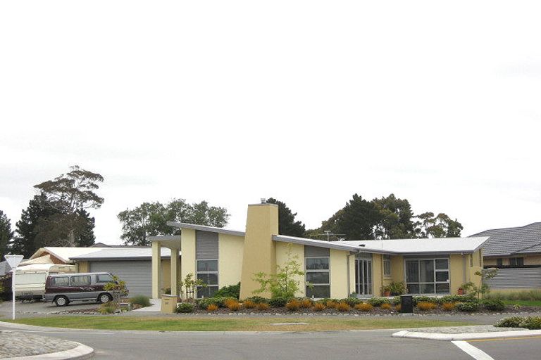 Photo of property in 24 Rothesay Road, Parklands, Christchurch, 8083