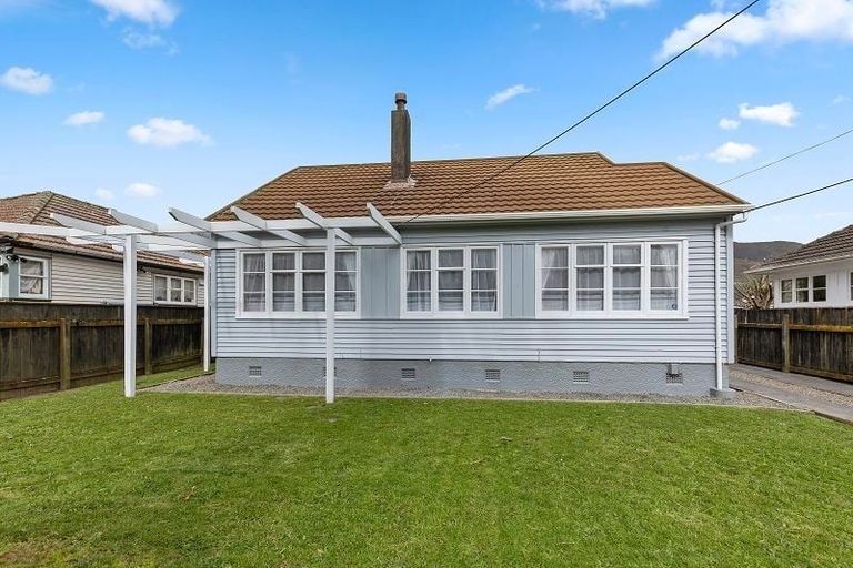 Photo of property in 114 Cambridge Terrace, Fairfield, Lower Hutt, 5011