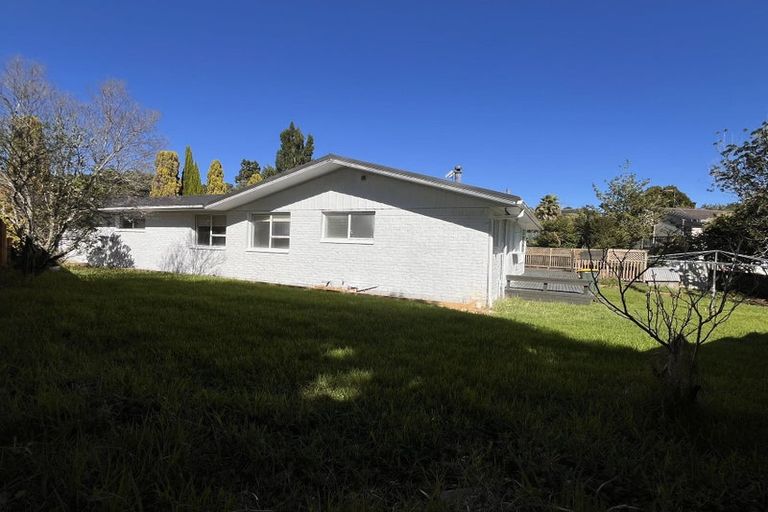 Photo of property in 15 Glenroy Place, Green Bay, Auckland, 0604