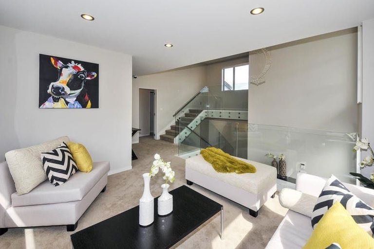 Photo of property in 7 Bintulu Place, Fairview Heights, Auckland, 0632