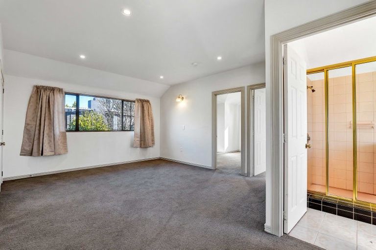 Photo of property in 90a Govett Avenue, Frankleigh Park, New Plymouth, 4310